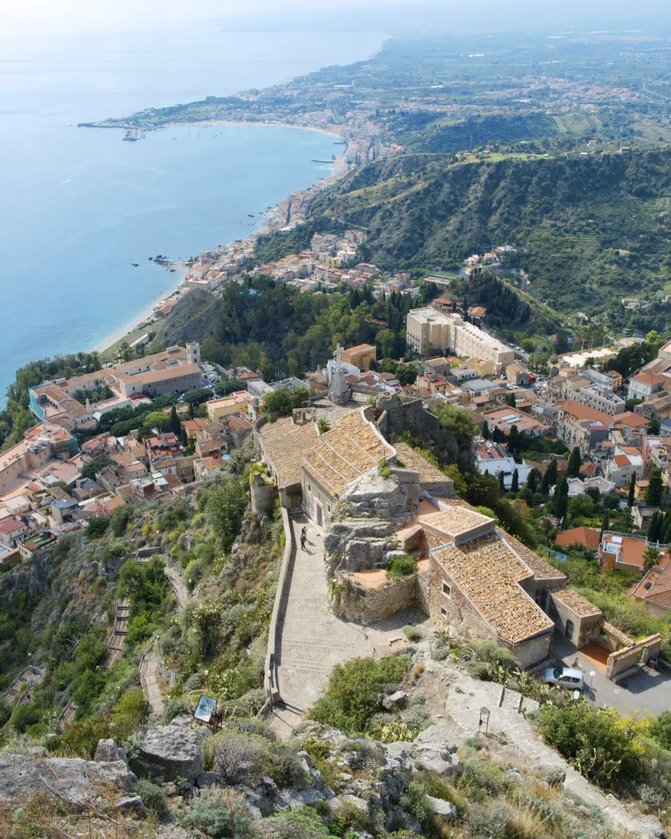 storia di Taormina castello di Taormina veduta dall'alto
